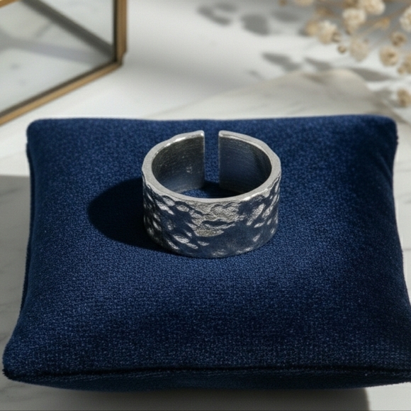 Andrew Yang Jewelry - Silver Free Form Minimalist Ring